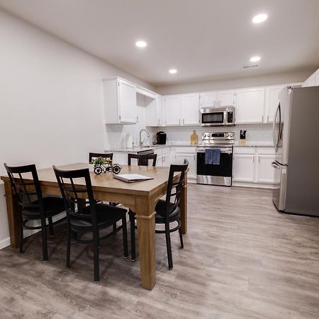 Trailside Townhouse - Close To Downtown & Bike Trails Bentonville Zewnętrze zdjęcie